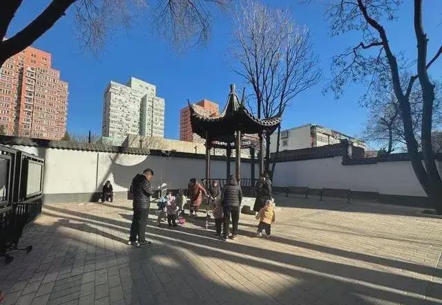 乱建居民想提升小区环境的愿望实现了k8凯发网站拆除700平方米私搭(图5)