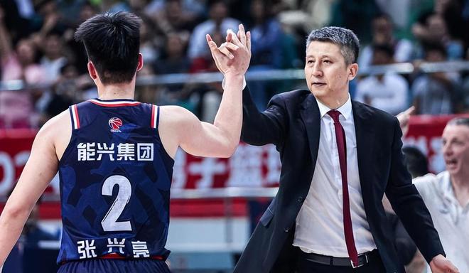 友装行李箱带进宿舍其已被广州龙狮禁赛凯发k8赞助马竞CBA球员张兴亮把女(图3)