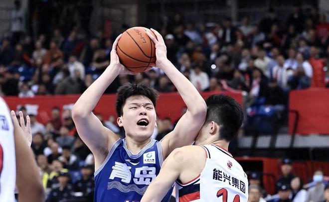 友装行李箱带进宿舍其已被广州龙狮禁赛凯发k8赞助马竞CBA球员张兴亮把女(图8)